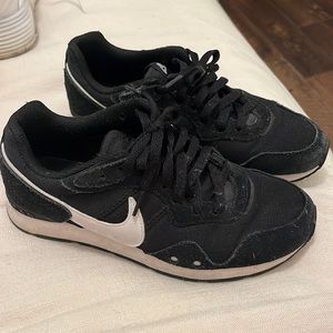 black nike sneakers